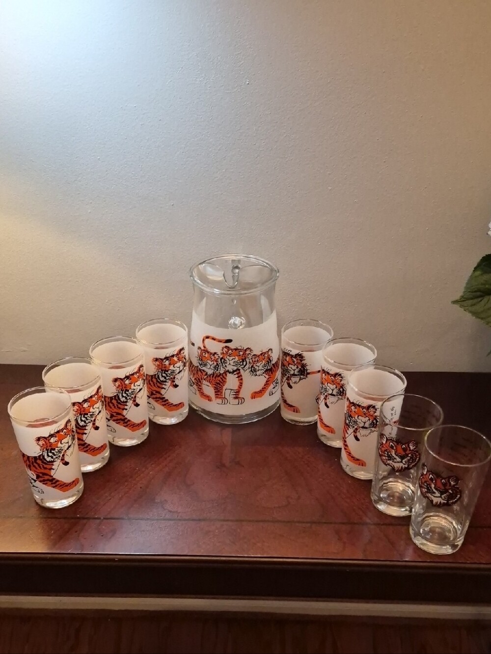 Vintage set‎ of Esso Exxon Glass pitcher with glasses from the 60’s and 70’s